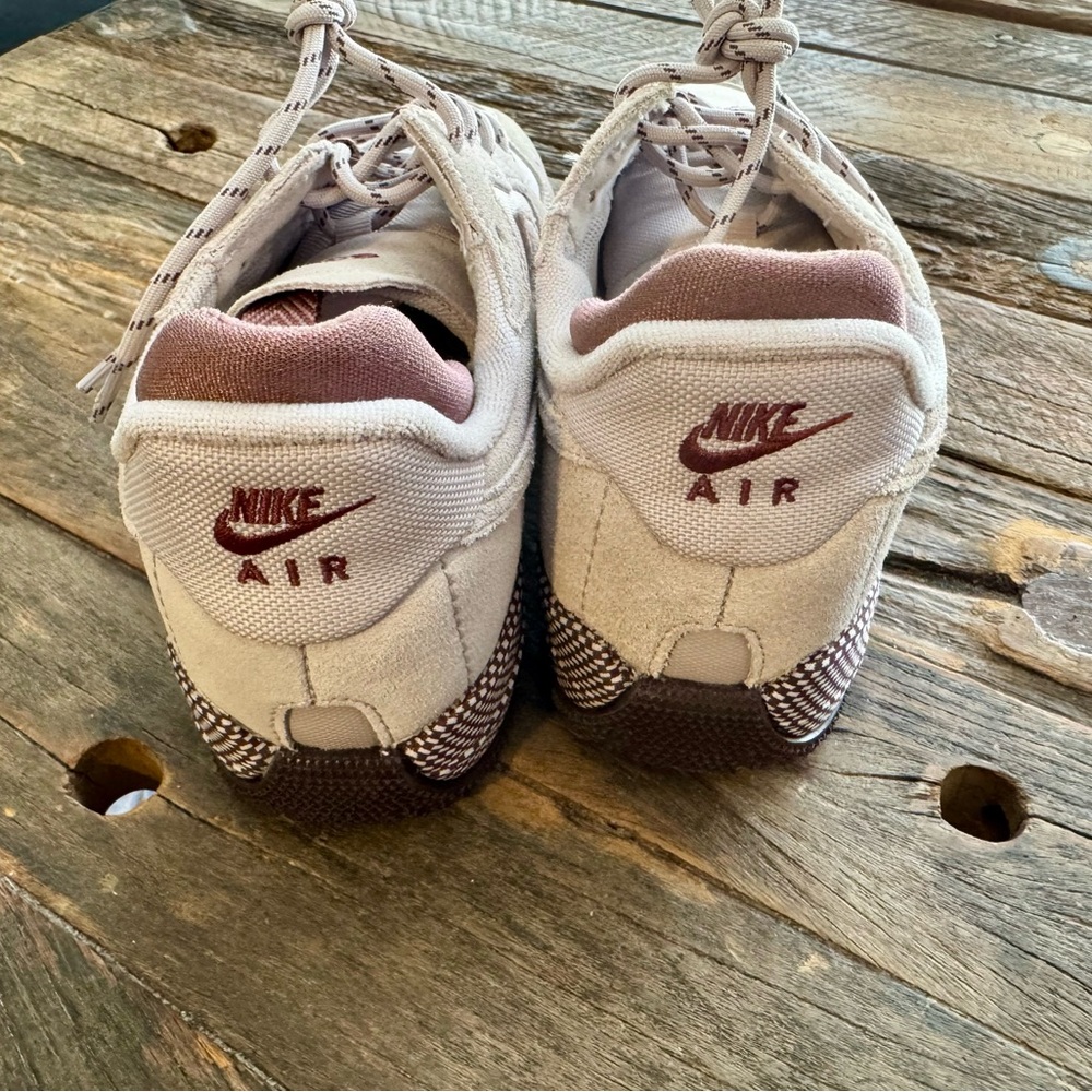 Nike Women’s Air Force 1 Sneakers - 8.5 - Picture 4 of 5